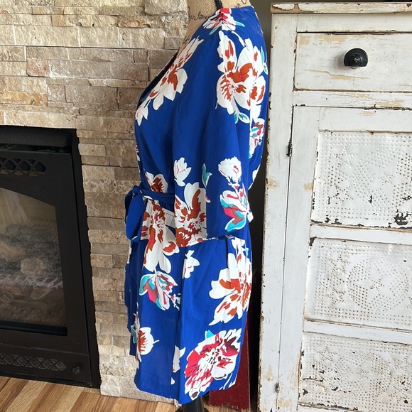 Summer blue and floral v-neck short romper half flare sleeve jumpsuit waist tie - Picture 8 of 16